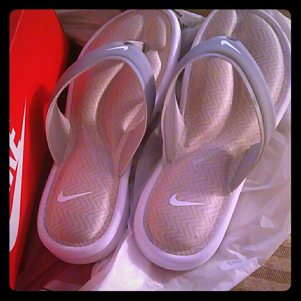 Womans Nike sandals